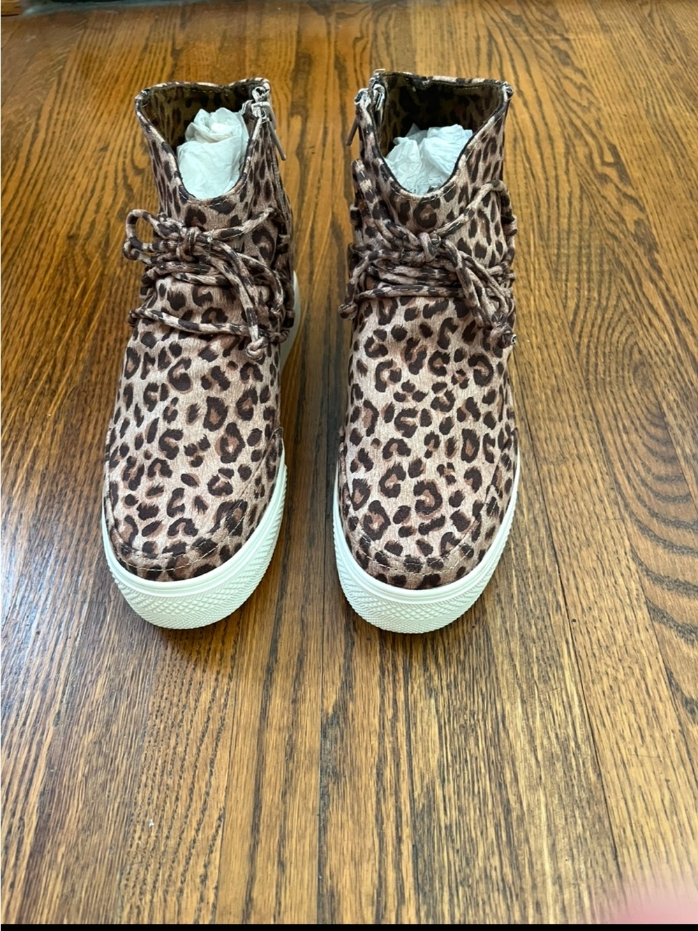 Very G Ursula Leopard Hidden Wedge Sneakers Size 8 Side Zip
